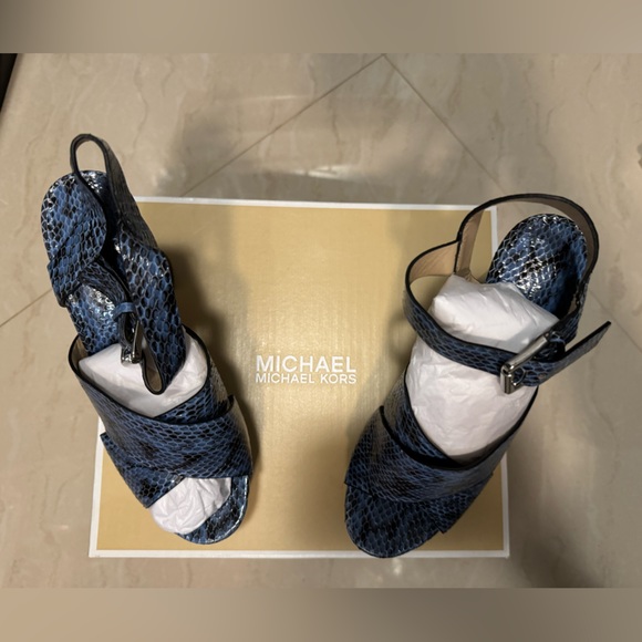 Size 6M, Michael Kors. New on box with tag. - Picture 3 of 7